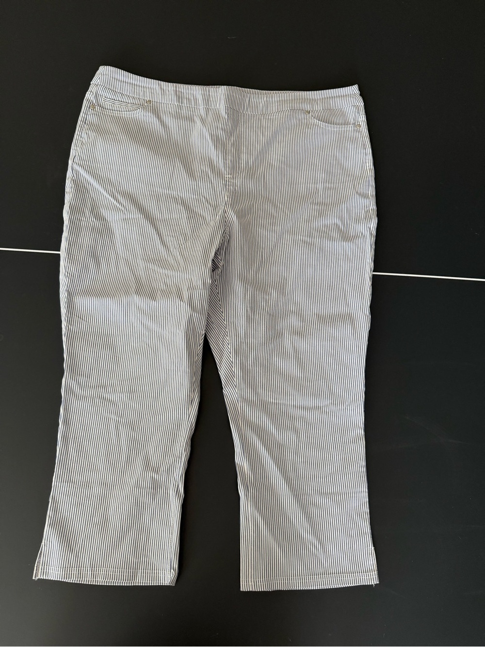 Mario Serrani White and Navy Pinstripe Cropped Pants XXL